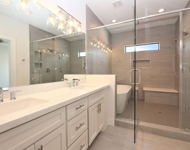816 W 22nd Street - Photo Thumbnail 9