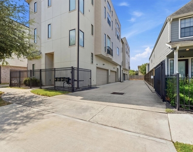 816 W 22nd Street - Photo Thumbnail 27