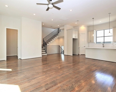 816 W 22nd Street - Photo Thumbnail 3