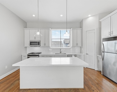 816 W 22nd Street - Photo Thumbnail 7