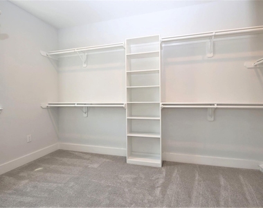 816 W 22nd Street - Photo Thumbnail 11