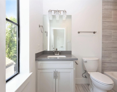 816 W 22nd Street - Photo Thumbnail 17