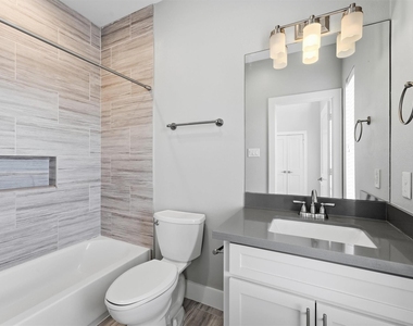 816 W 22nd Street - Photo Thumbnail 12