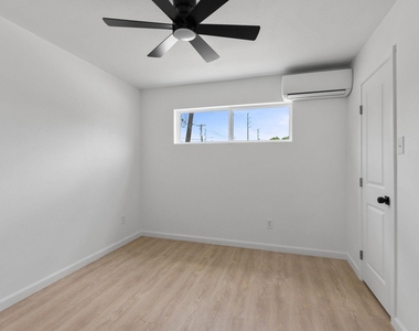 6840 Fairway Drive - Photo Thumbnail 13