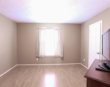 17511 Bering Bridge Lane - Photo Thumbnail 11
