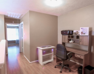 17511 Bering Bridge Lane - Photo Thumbnail 13