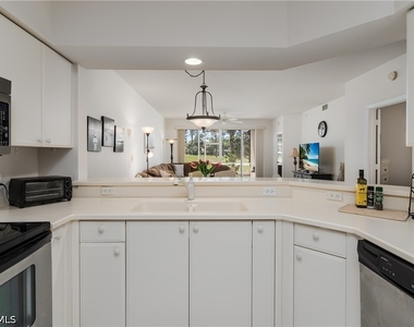 8085 Celeste Drive - Photo Thumbnail 10