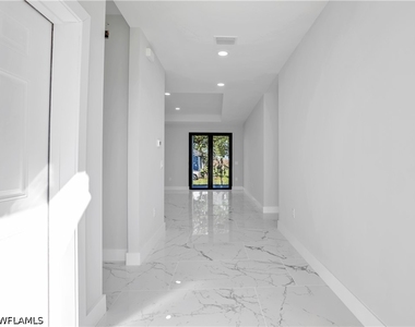 1100 Ne 19th Street - Photo Thumbnail 2