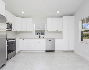 27302 Dortch Avenue - Photo Thumbnail 9