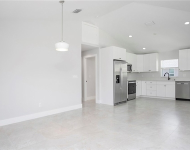 27302 Dortch Avenue - Photo Thumbnail 7