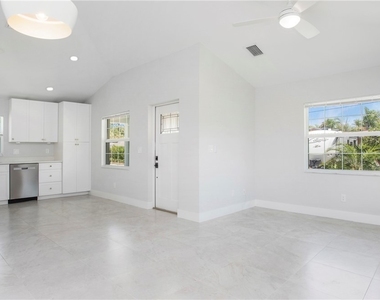 27302 Dortch Avenue - Photo Thumbnail 6