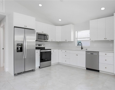 27302 Dortch Avenue - Photo Thumbnail 8