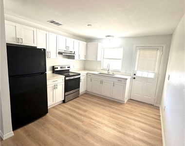 1171 S Alhambra Circle - Photo Thumbnail 6