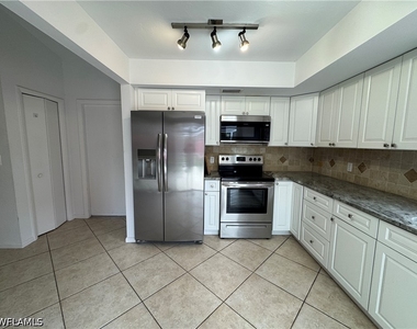 604 102nd Avenue N - Photo Thumbnail 5