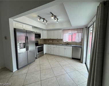 604 102nd Avenue N - Photo Thumbnail 4