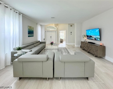8260 Laurel Lakes Boulevard - Photo Thumbnail 5