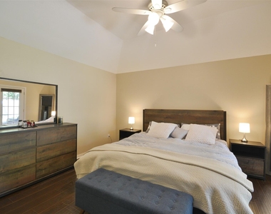 3218 Lake Stream Drive - Photo Thumbnail 24