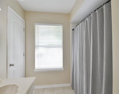 3218 Lake Stream Drive - Photo Thumbnail 27
