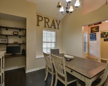 3218 Lake Stream Drive - Photo Thumbnail 10