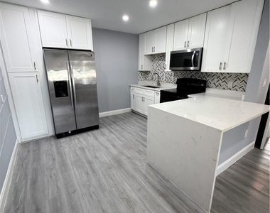 4375 Golden Gate Parkway - Photo Thumbnail 1