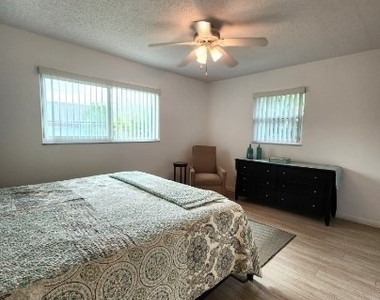 2000 Alamanda Drive - Photo Thumbnail 7
