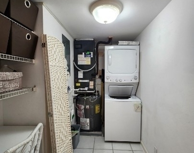 2000 Alamanda Drive - Photo Thumbnail 13