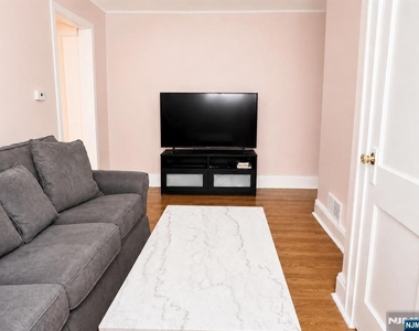 522 Saddle River - Photo Thumbnail 3
