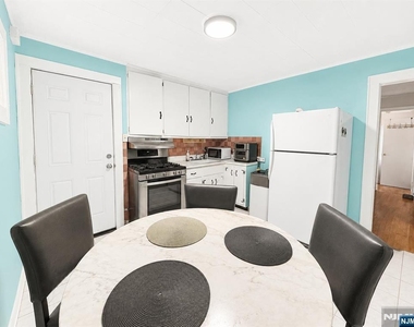 522 Saddle River - Photo Thumbnail 2
