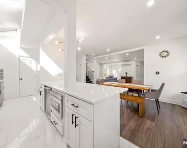 332 Allaire - Photo Thumbnail 12