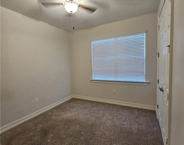 3141 Amadora Circle - Photo Thumbnail 5