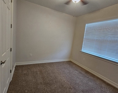 3141 Amadora Circle - Photo Thumbnail 7