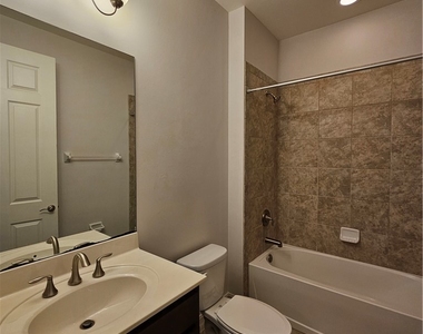 3141 Amadora Circle - Photo Thumbnail 6
