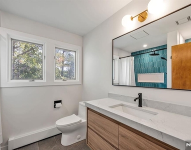 439 Summit - Photo Thumbnail 26