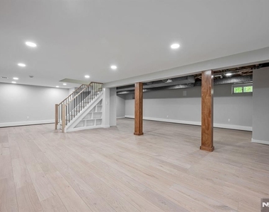 439 Summit - Photo Thumbnail 30