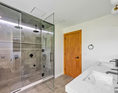 439 Summit - Photo Thumbnail 21
