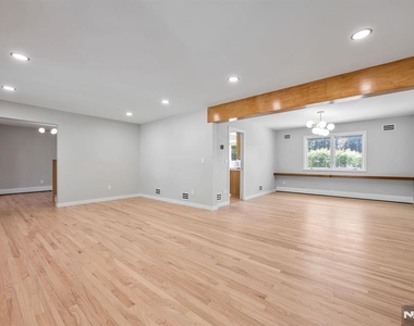 439 Summit - Photo Thumbnail 7