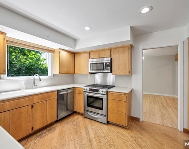 439 Summit - Photo Thumbnail 10