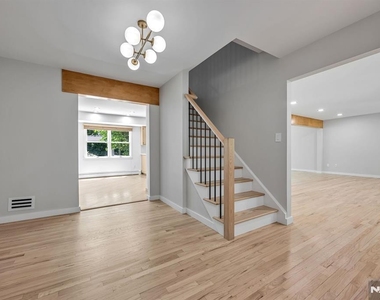 439 Summit - Photo Thumbnail 3