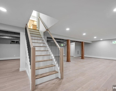 439 Summit - Photo Thumbnail 29
