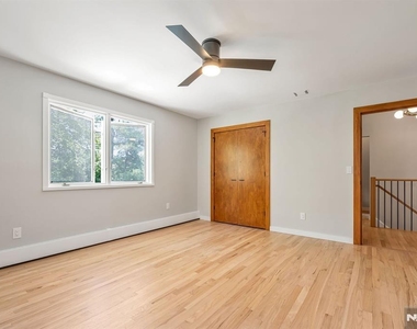 439 Summit - Photo Thumbnail 25