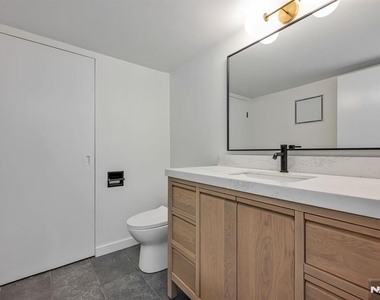 439 Summit - Photo Thumbnail 24