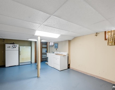 203 Charlton - Photo Thumbnail 13