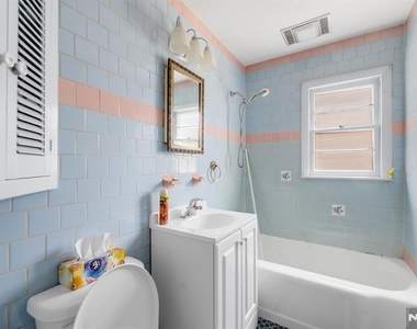 203 Charlton - Photo Thumbnail 11