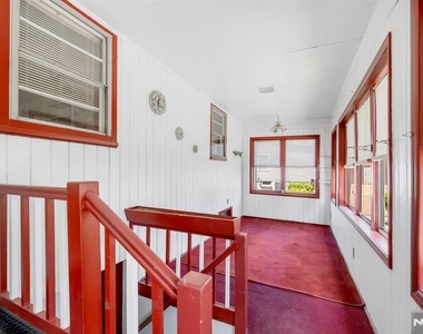 203 Charlton - Photo Thumbnail 14