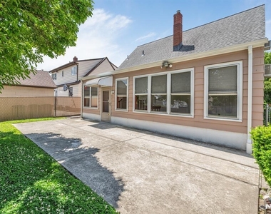 203 Charlton - Photo Thumbnail 17