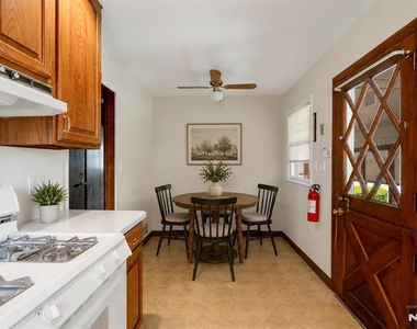203 Charlton - Photo Thumbnail 7