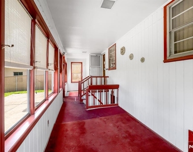 203 Charlton - Photo Thumbnail 15