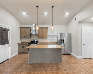 2140 County Road 235 - Photo Thumbnail 7