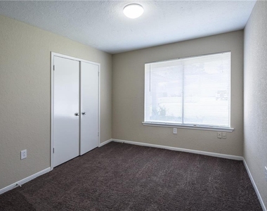 20010 Fort Dodge Drive - Photo Thumbnail 8
