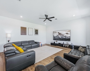 31051 Sun Valley Drive - Photo Thumbnail 17